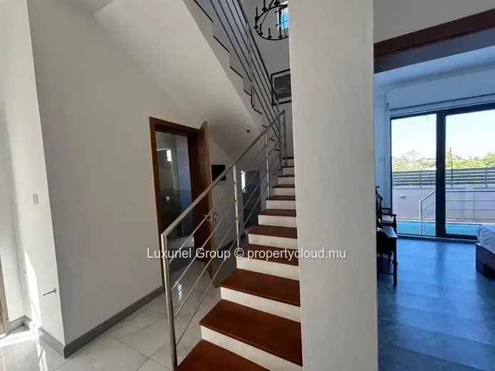 Elegant House in Calodyne, in a Quiet and Peaceful Reside