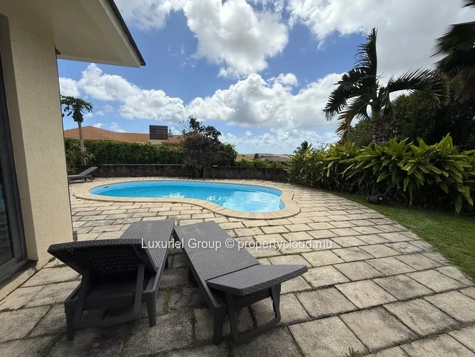 High-End Villa With Ensuite Bedrooms & Tropical Garden