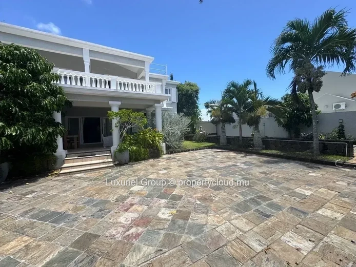Embrace the Authentic Mauritian Lifestyle in Style