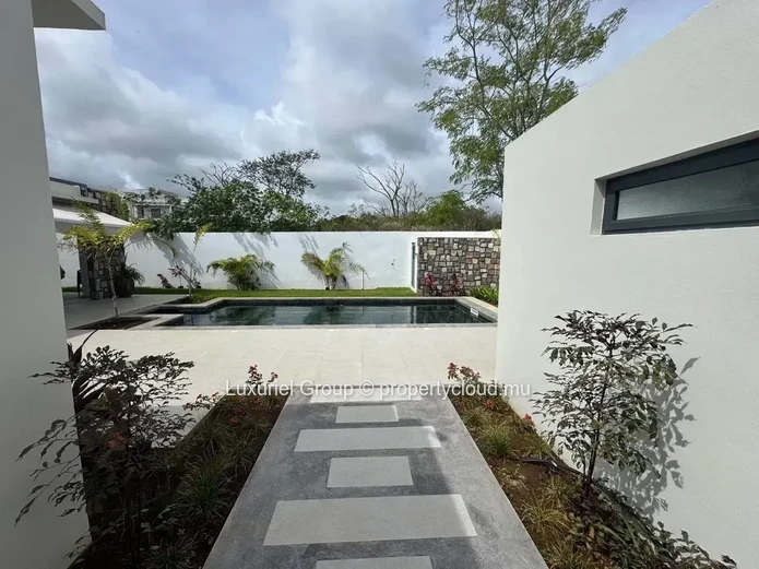 Elegant Modern Villa with Private Pool for Rent – Grand Baie