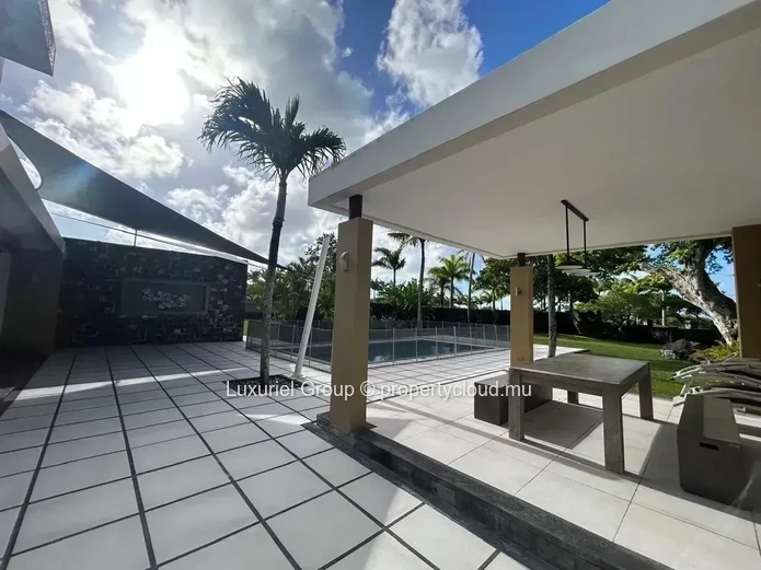 Prestige House for Rent – Private Estate in Forêt Daruty