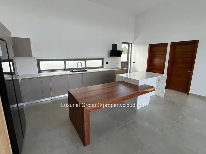 Exceptional New Villa for Sale in Pereybere