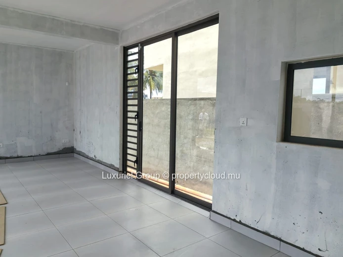 Brand-New Contemporary Home with Pool in Pereybere
