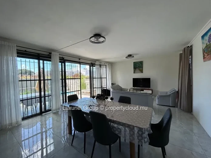 Modern 4-Bedroom Villa with Swimming Pool – Pereybere
