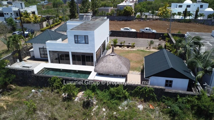 Luxury Property on Expansive Land for sale in Grand Baie