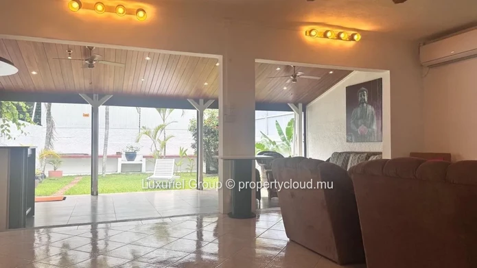 Tropical Comfort Meets Modern Living – Duplex Villa in Pointe aux Canonniers