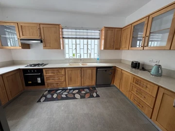 5 Bedroom Villa