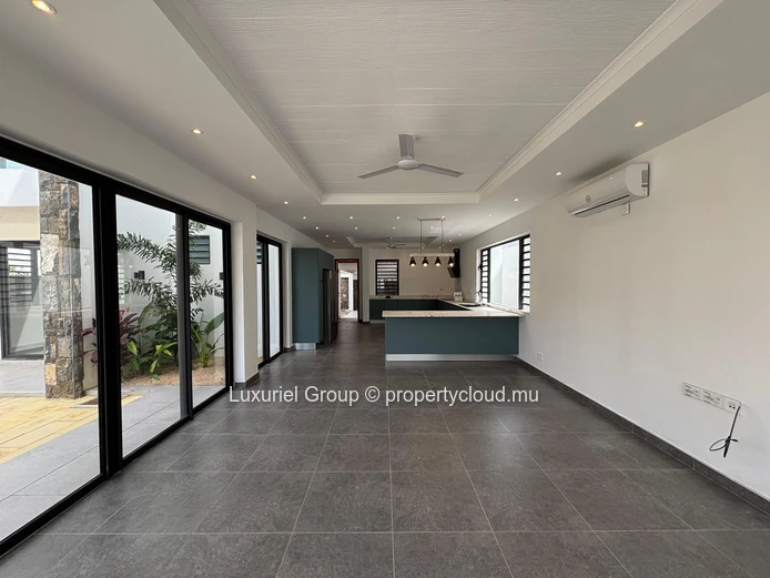 Contemporary 4-Bedroom Villa with Spacious Living Area and Pool
