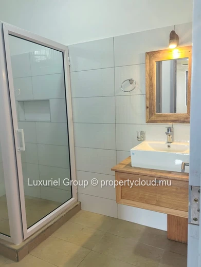 Spacious Villa with Private Pool, Rooftop, and Security – Mont Choisy