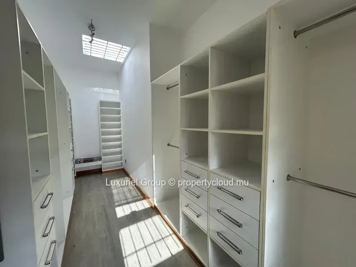 Prestige House for Rent – Private Estate in Forêt Daruty