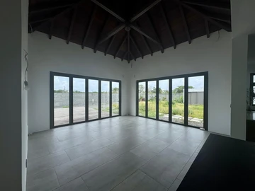5 Bedroom Villa