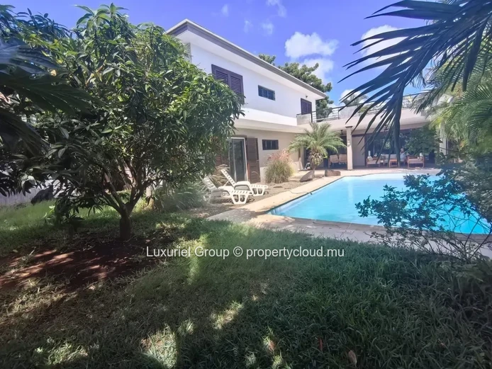 Contemporary Villa for Rent-Large Garden and Modern Comfort