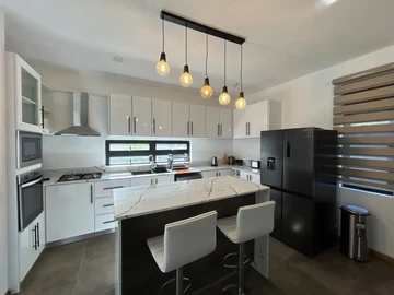 4 Bedroom Villa