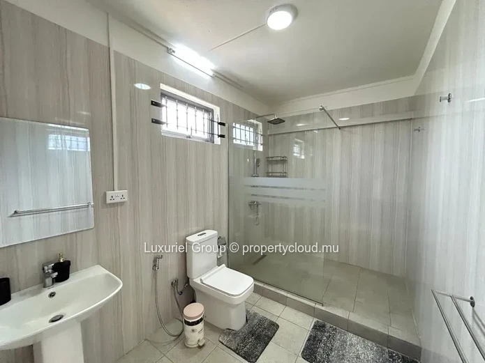 Modern 4-Bedroom Villa with Swimming Pool – Pereybere