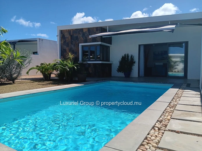 Villa for sale in Grand Baie – 3 bedrooms, swimming pool, secure residence