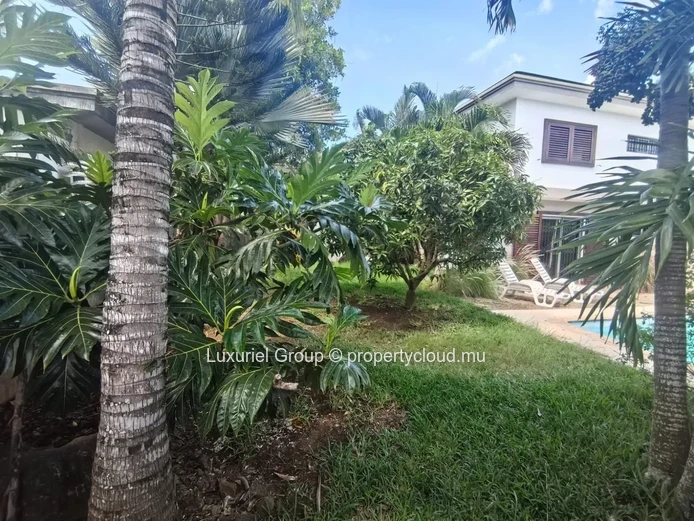 Contemporary Villa for Rent-Large Garden and Modern Comfort