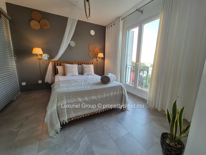 Waterfront Luxury – 2BR En-Suite in Baie du Tombeau