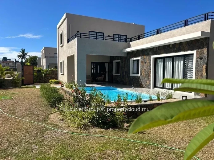 Contemporary 3-Bedroom Villa for Rent in Private Calodyne Residence