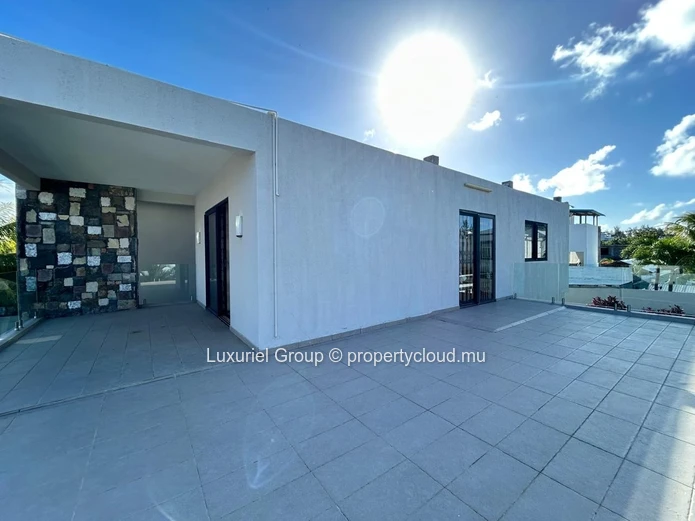 Prestige Villa Rental in Bain Boeuf – Comfort, Space & Security