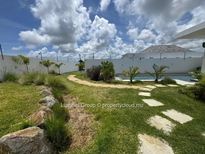 Stunning Contemporary Villa With Private Guest Annex