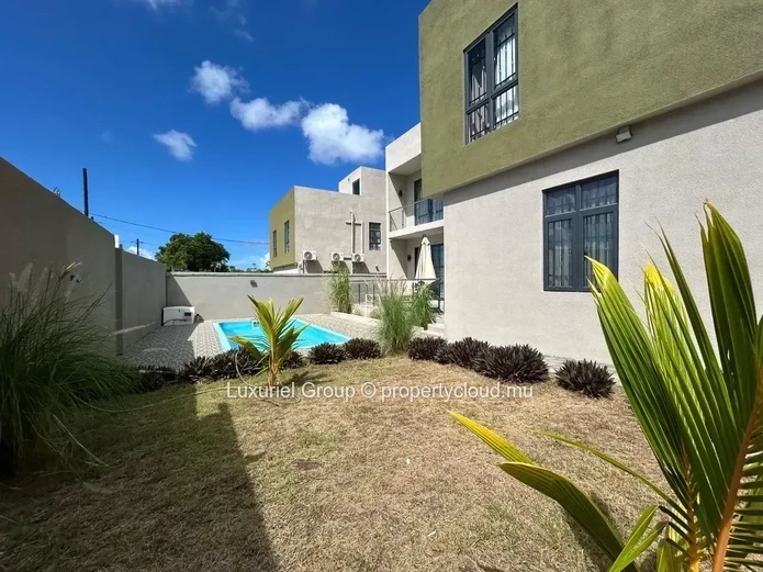 Modern 4-Bedroom Villa with Swimming Pool – Pereybere