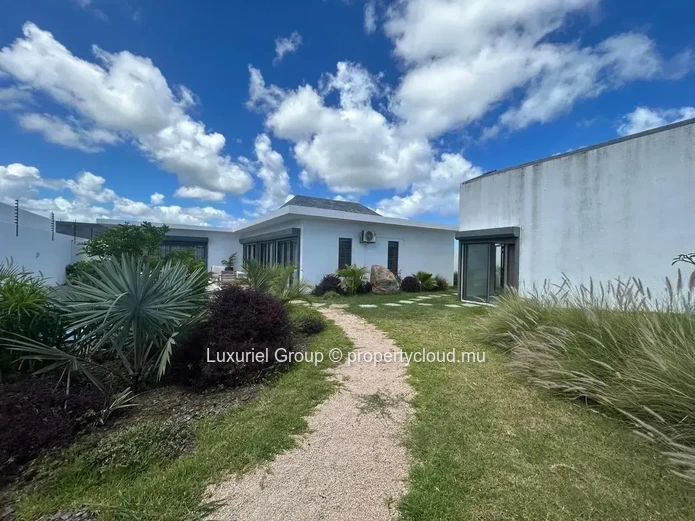 Stunning Contemporary Villa With Private Guest Annex