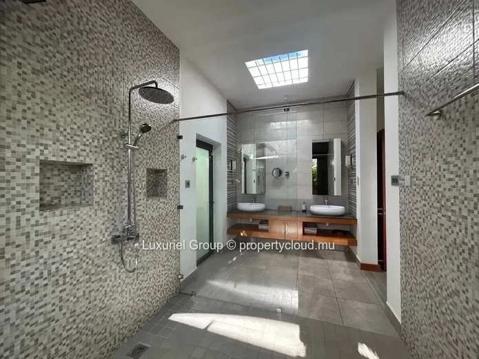 Prestige House for Rent – Private Estate in Forêt Daruty