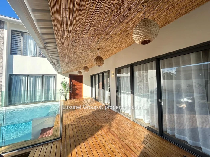 Bright Designer Standing Villa With Pool In Péreybère