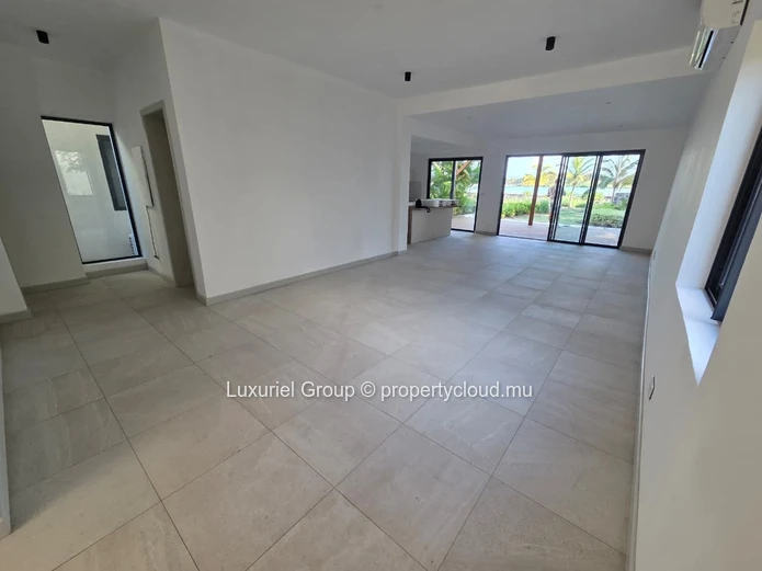 Exclusive Beachfront Villa For Sale In Poste Lafayette