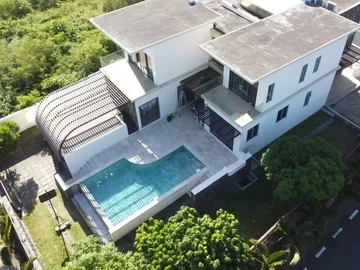 6 Bedroom Villa