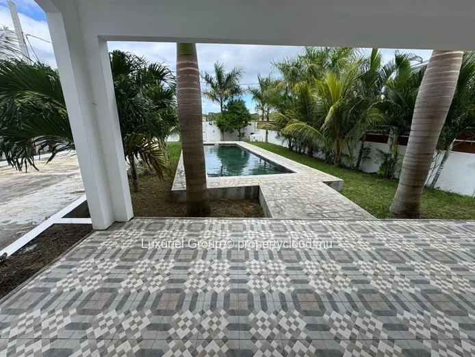 Family Villa With Pool For Rent – Péreybère