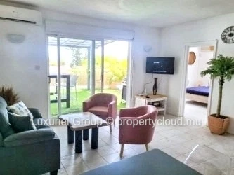  Bright and Modern 2-Bedroom Apartment with Sea View in Pereybere