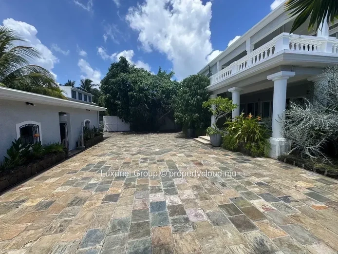 Embrace the Authentic Mauritian Lifestyle in Style