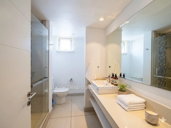 Elegance, Comfort and Walking Distance to the Beach
