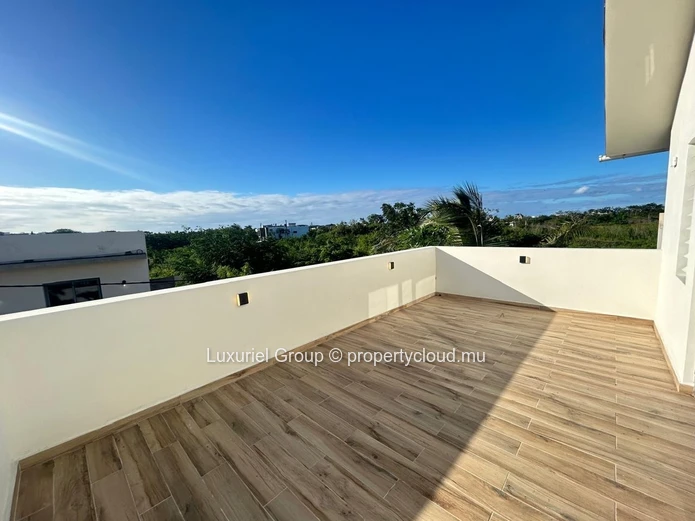 Bright Designer Standing Villa With Pool In Péreybère