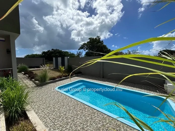 Modern 4-Bedroom Villa with Swimming Pool – Pereybere