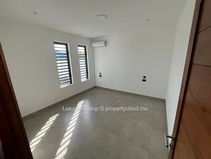 Exceptional New Villa for Sale in Pereybere