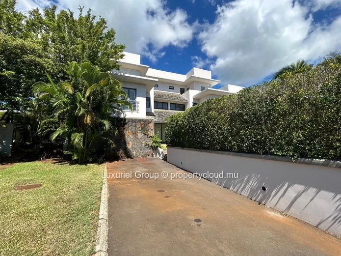 Triplex Villa for Rent in Azuri – Secure Residence with Landscaped Garden