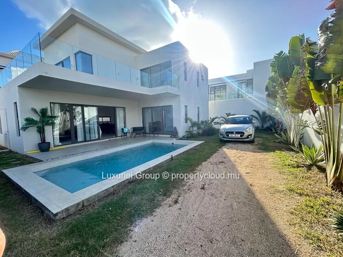 Beautiful Contemporary Villa for Sale – Elegance, Comfort and Modern Living