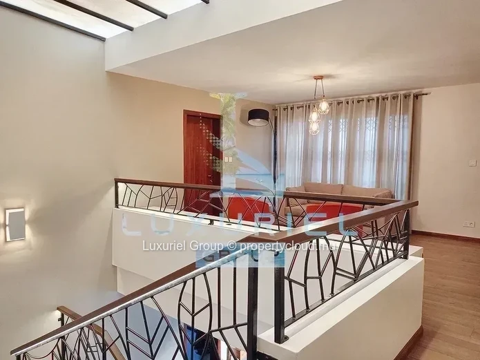 Exclusive 6-Bedroom Luxury Villa with Infinity Pool in Mont Choisy
