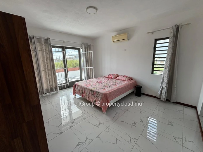 Spacious Villa With 4 Suites, Pool And Security In Mont Choisy