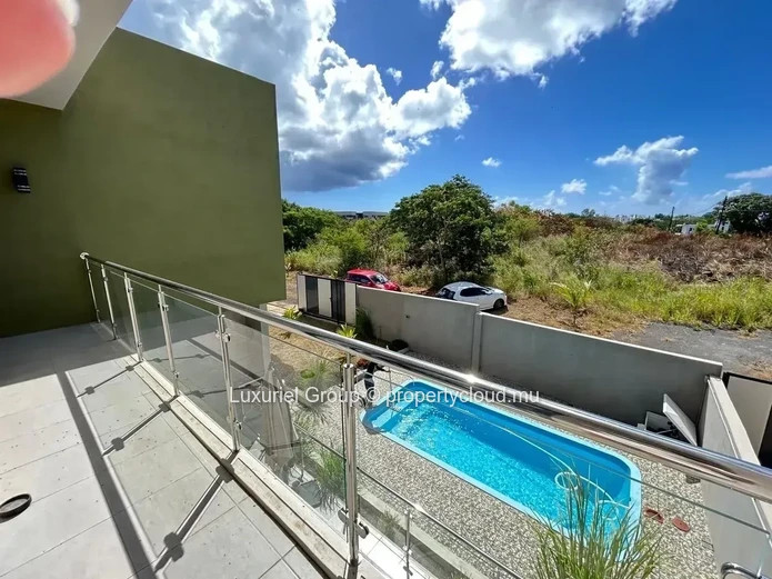 Modern 4-Bedroom Villa with Swimming Pool – Pereybere