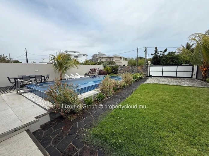 Stunning Contemporary Villa With Private Pool And Garden
