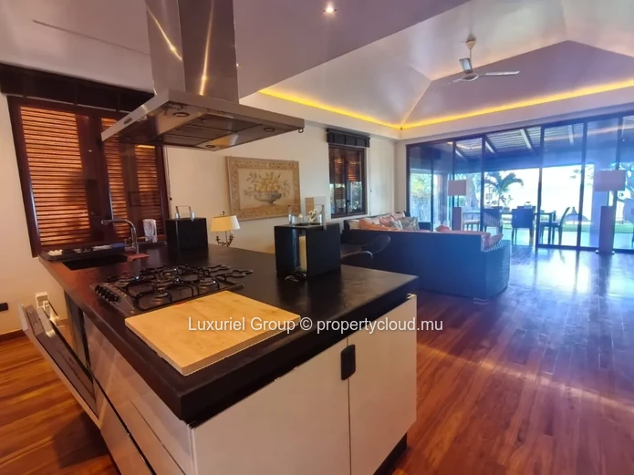 Exceptional Beachfront Villa in Pointe aux Canonniers