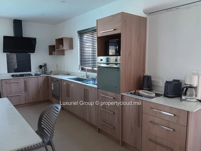 Villa for sale in Grand Baie – 3 bedrooms, swimming pool, secure residence