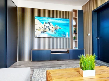6 Bedroom Apartment