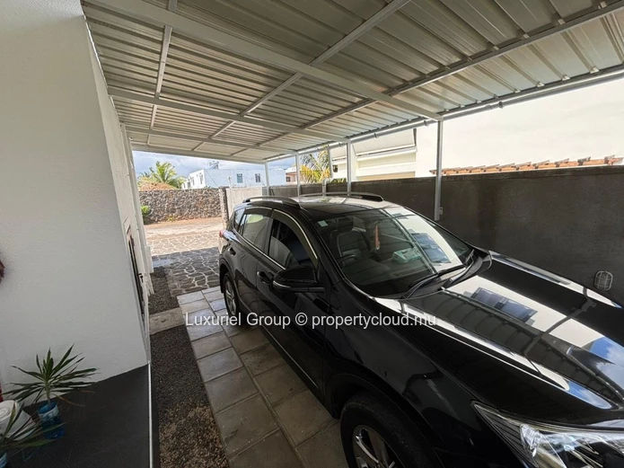 Spacious Villa With 4 Suites, Pool And Security In Mont Choisy
