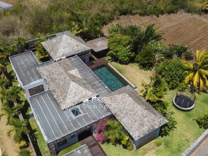 Exceptional Villa In The Heart Of A Secure Estate