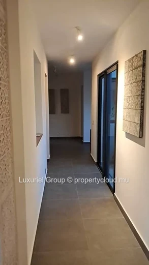 4-Bedroom Villa with Pool and Garden in Pereybere