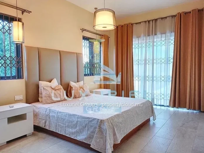 Exclusive 6-Bedroom Luxury Villa with Infinity Pool in Mont Choisy